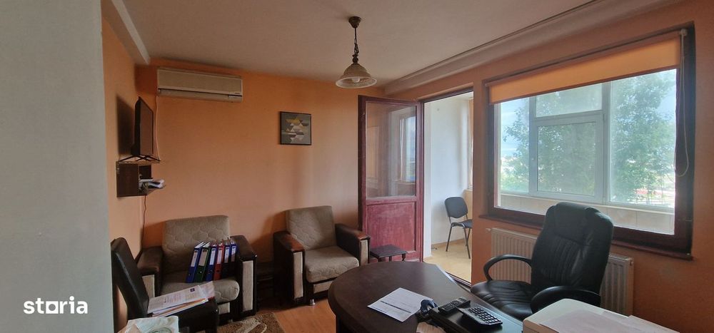 Trei camere etajul 1 , apartament Central.
