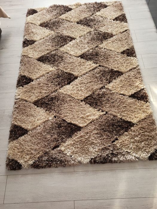 Vând covor 200x125 cm