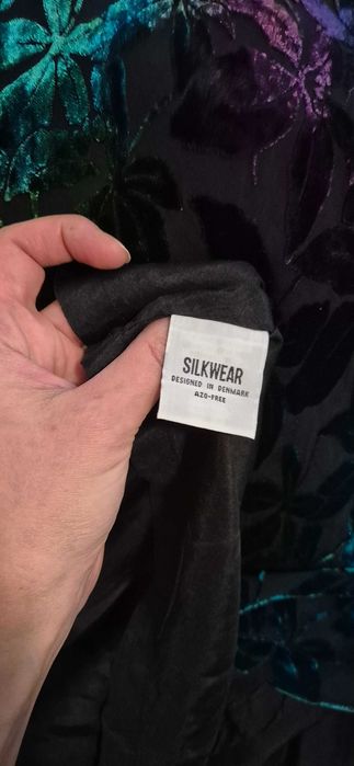 Fusta pictata manual din catifea de vascoza si matase