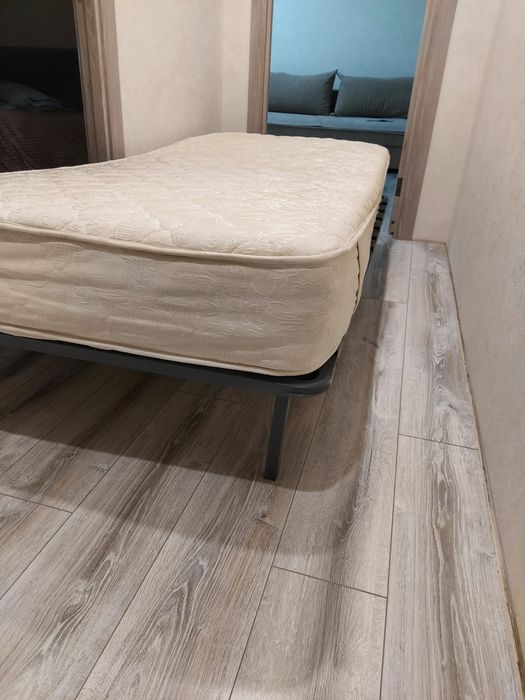 Кровать в размере 90×200