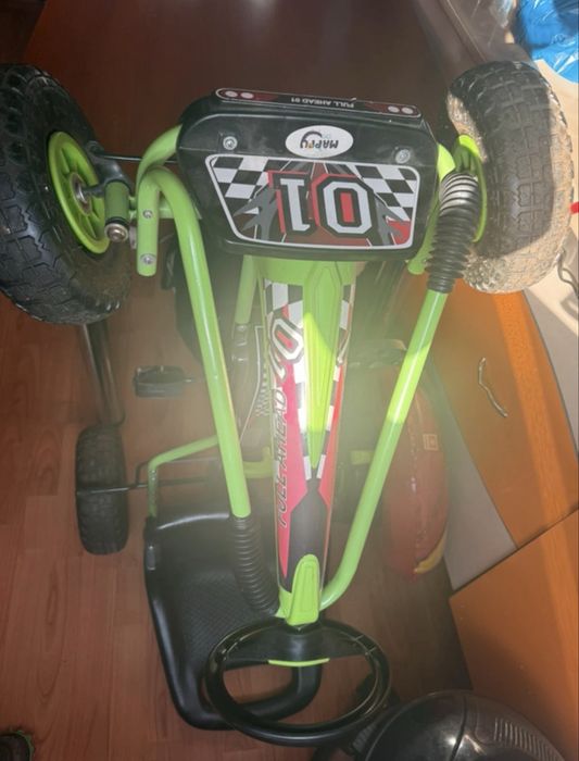 KART cu pedale pentru copiii