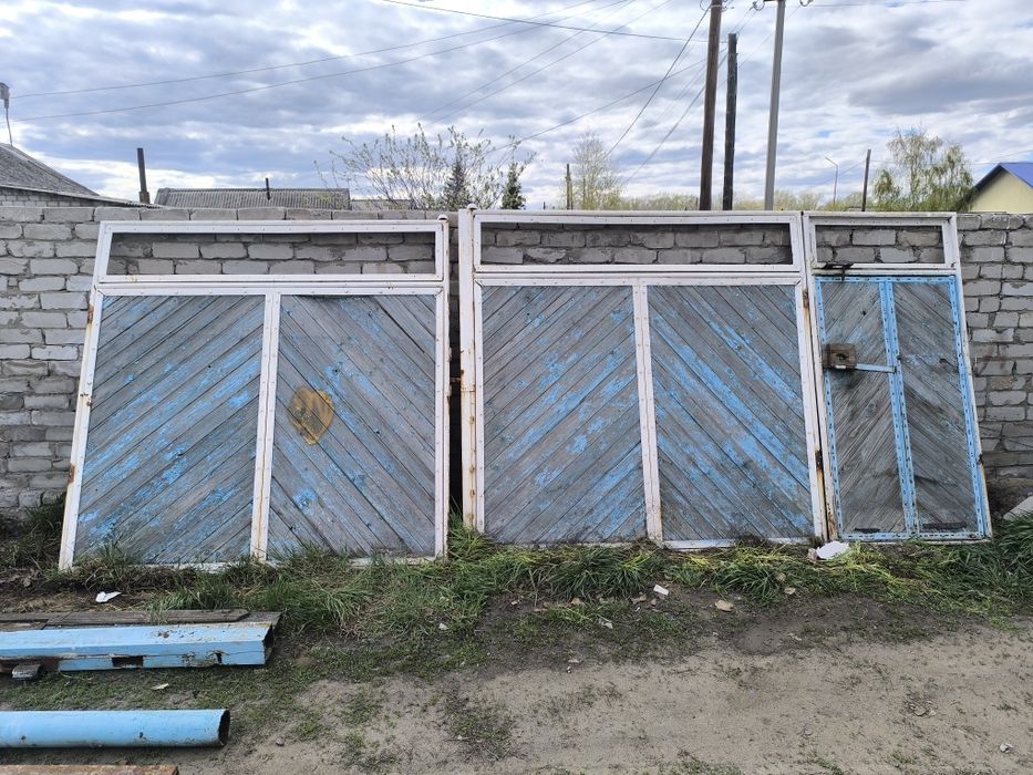 Продам ворота б/у металл-дерево