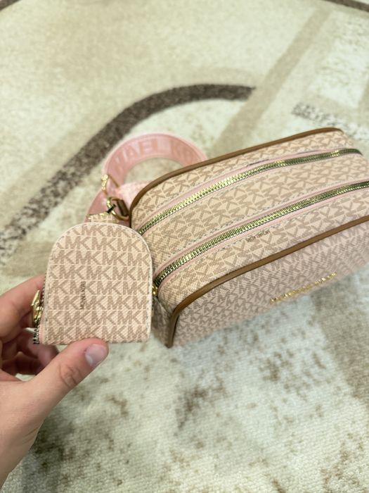 Дамска чанта с колан