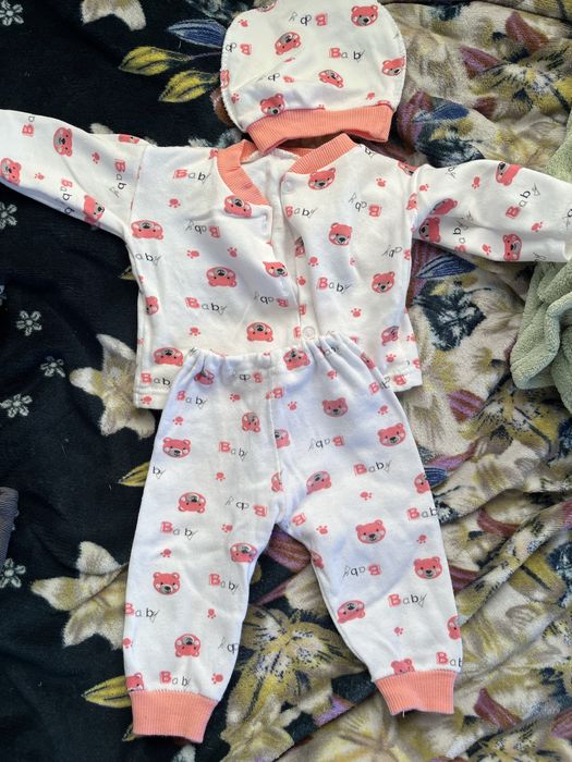 Продам детские вещи.