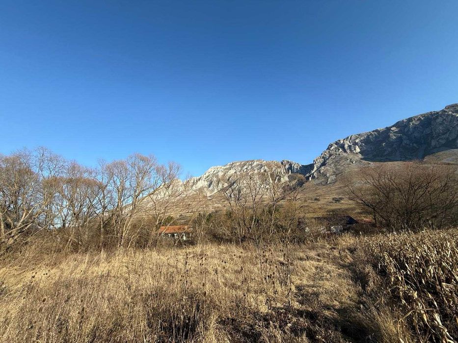 Teren 1.250 m² Rimetea, priveliște superbă, acces din 2 direcții