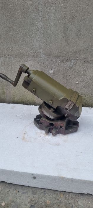 Menghina inclinabila triaxial