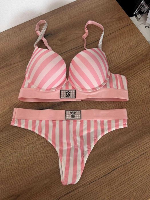 set Victoria's Secret