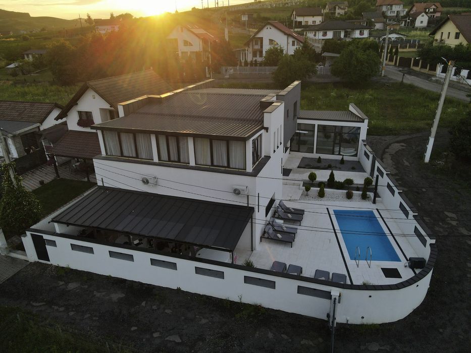 Vilă PREMIUM 305 mp – 2 piscine + SPA/Jacuzzi – Sântana de Mureș