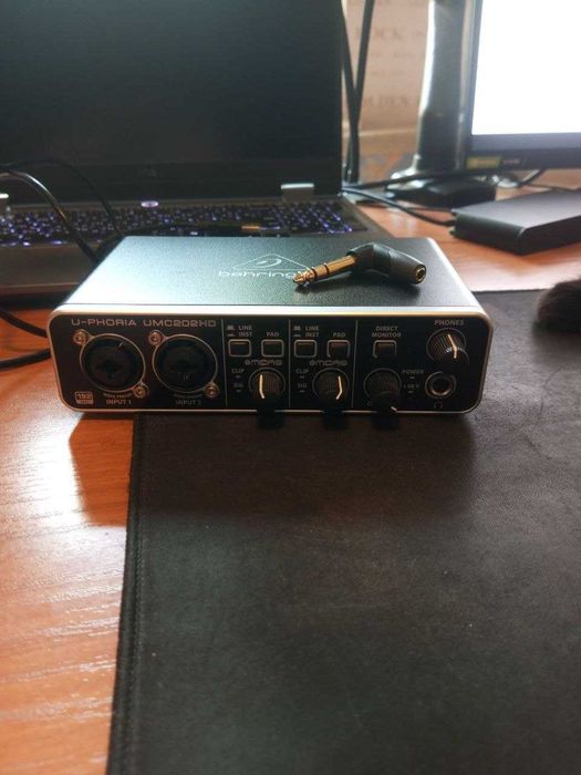 Звуковая карта Behringer UMC202HD