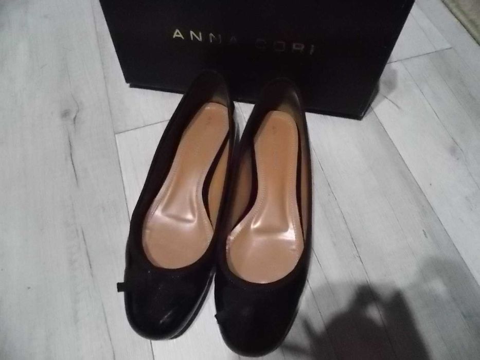 pantofi/sandale din piele mas 40/39 - pret 80 lei/perechea