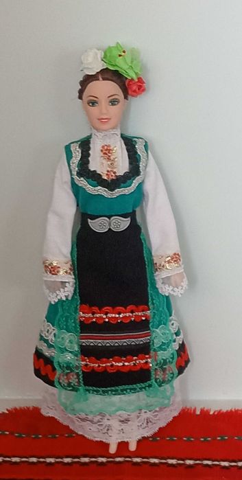 Сувенирна кукла Ирина с народна носия от Пернишкия регион.