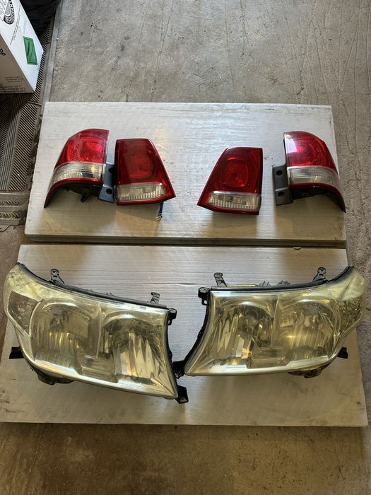 Фары Ланд Крузер 200 оригинал