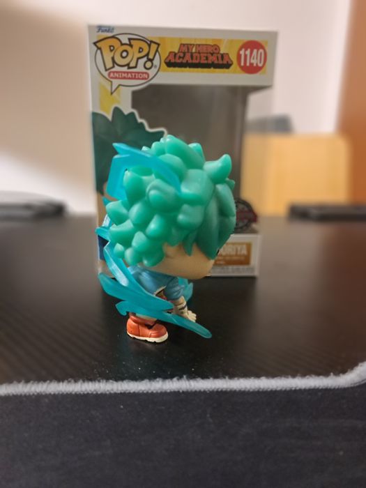 Funko pop Izuku Midoriya deku, glow in the dark special edition