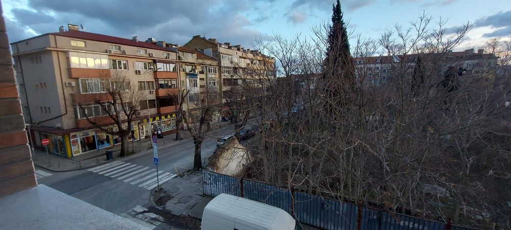 Двустаен в центъра   ул.Парижка комунадългосрочно