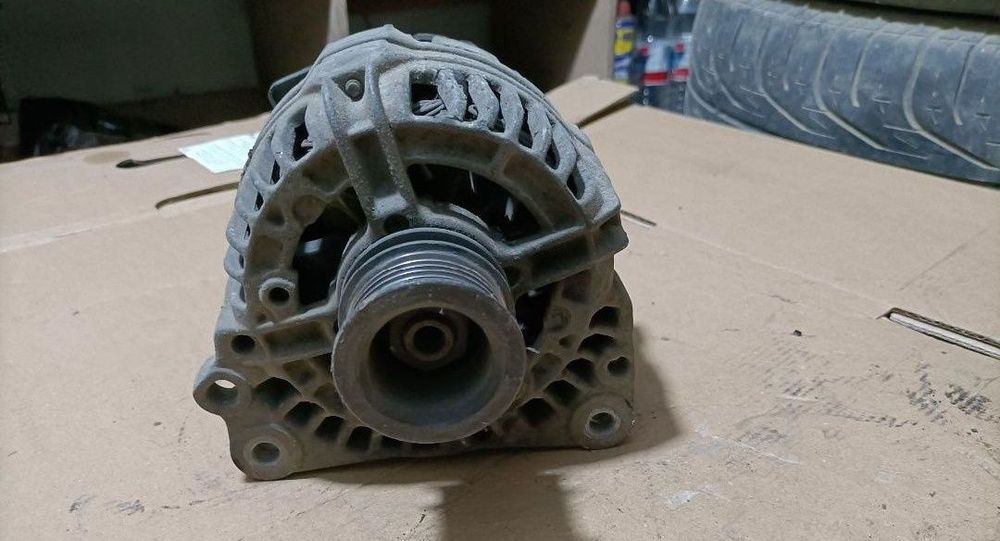 Alternator:LT,T5... Bluza toc