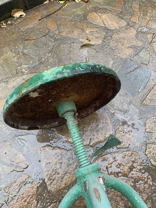 Scaun fier vechi industrial