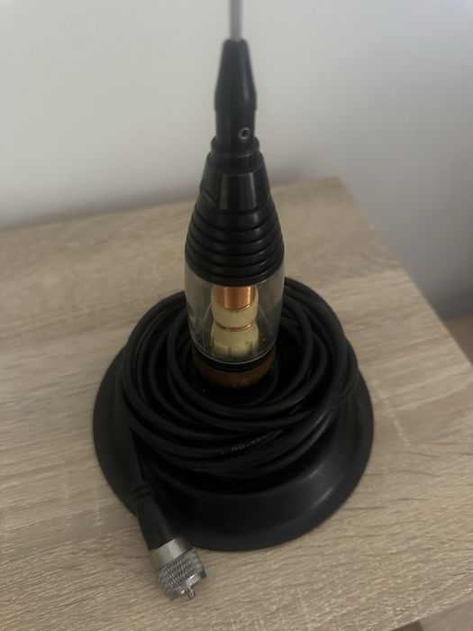 Statie auto CB Avanti emisie-receptie si antena calibrata