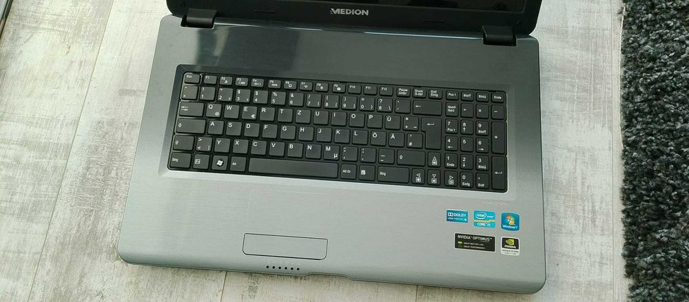 Laptop Medion, cu ecran superb de 17.3 inch