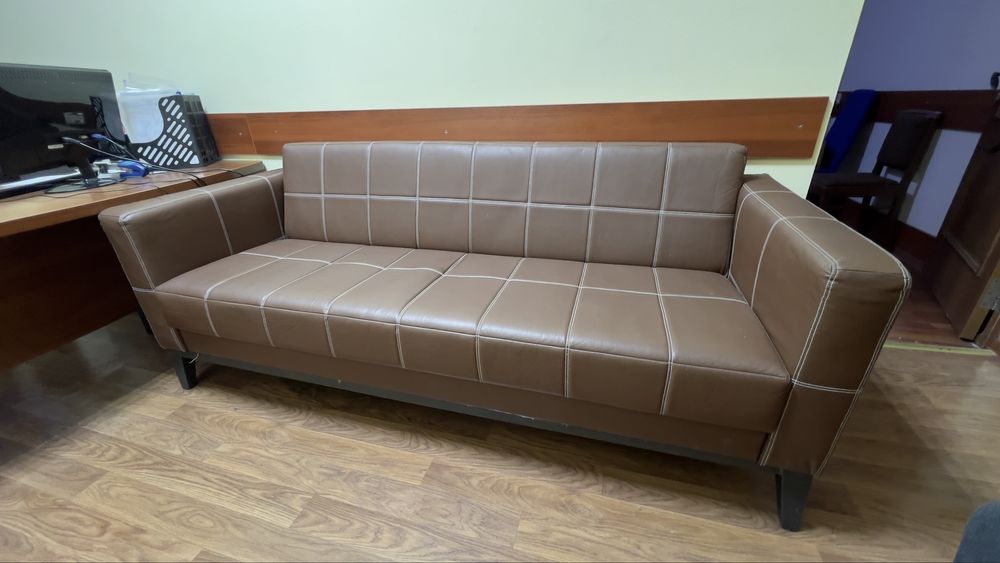 Диван офисный в отличом сост