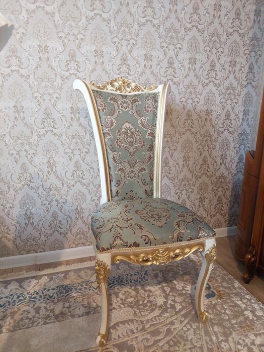 Стулья королевские