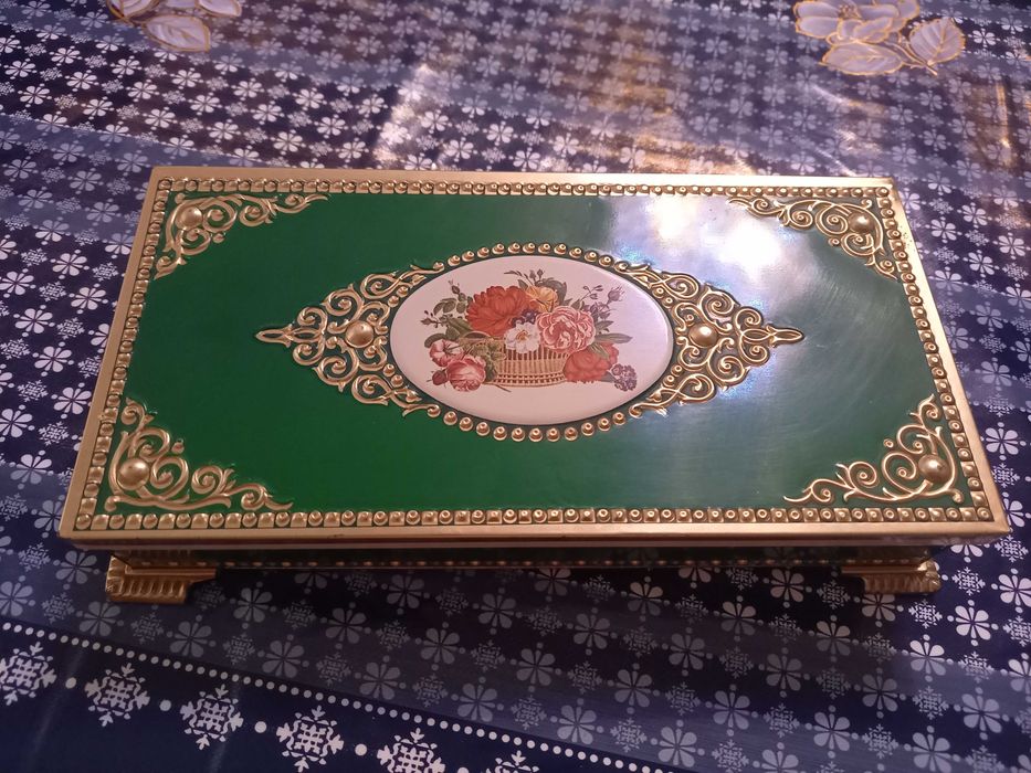 Продам шкатулку под украшение