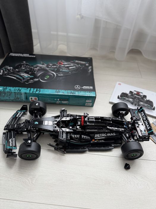Lego Technic Mercedes AMG F1 W14 E
