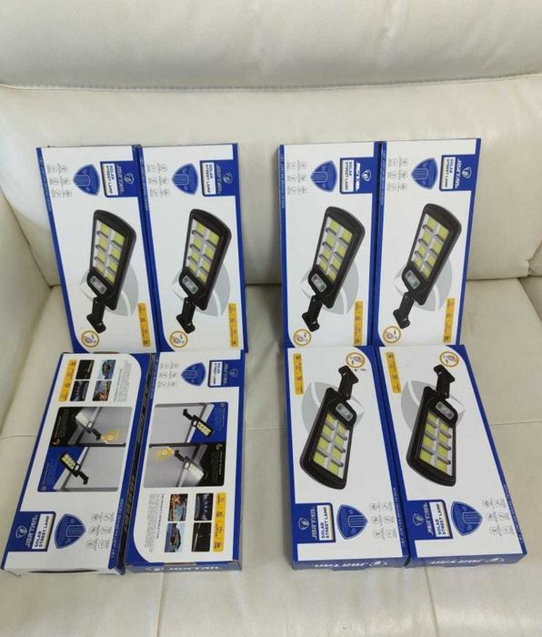4 Lampi solare Set cu telecomanda si senzor de miscare