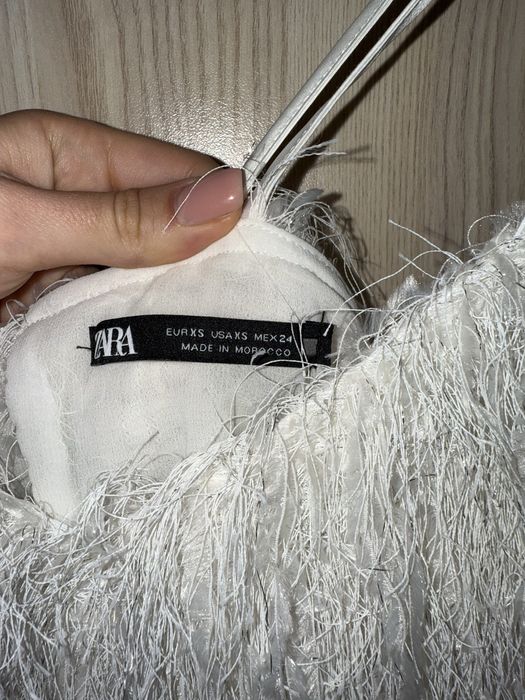 Бяла рокля Зара.