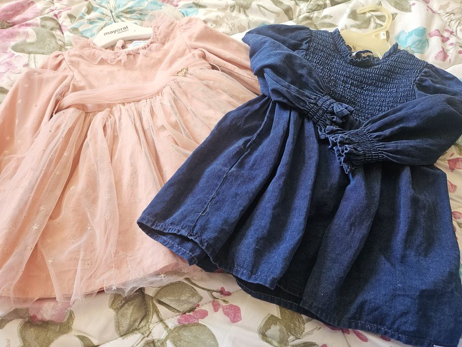 Обувки за момиче 21н. И две рокли Майорал 18м.86см.