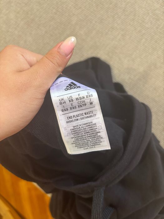 Черно худи/суичър/hoodie/спортно горнище на адидас с голи рамене
