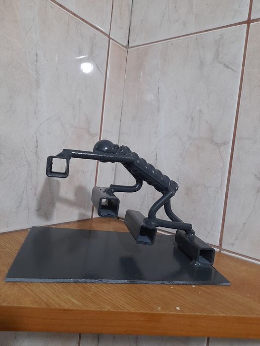 Sculptură metalică