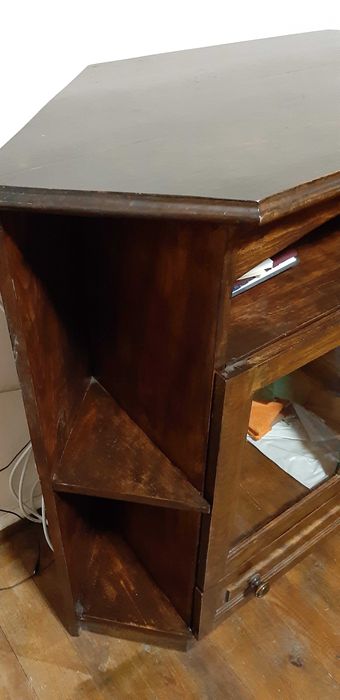 Старинен шкаф, скрин