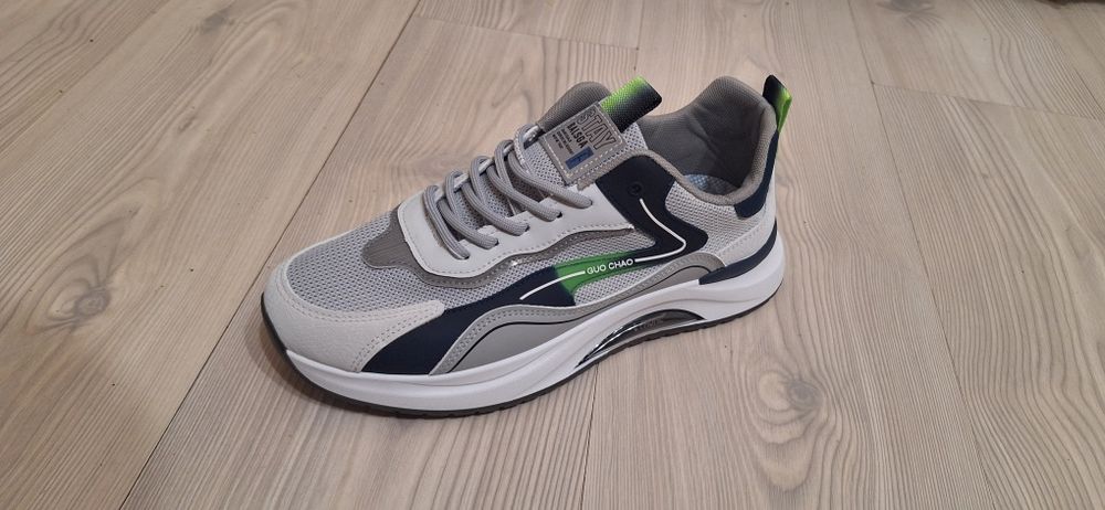 Кроссовки дышащие со скидкой!!