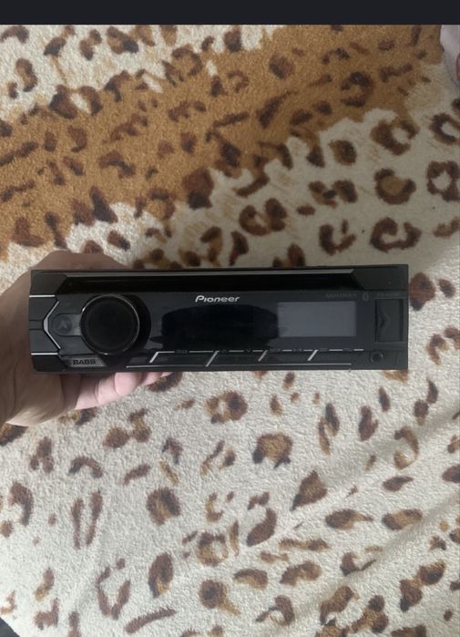 продам оригинал автомагнитолу Pioneer