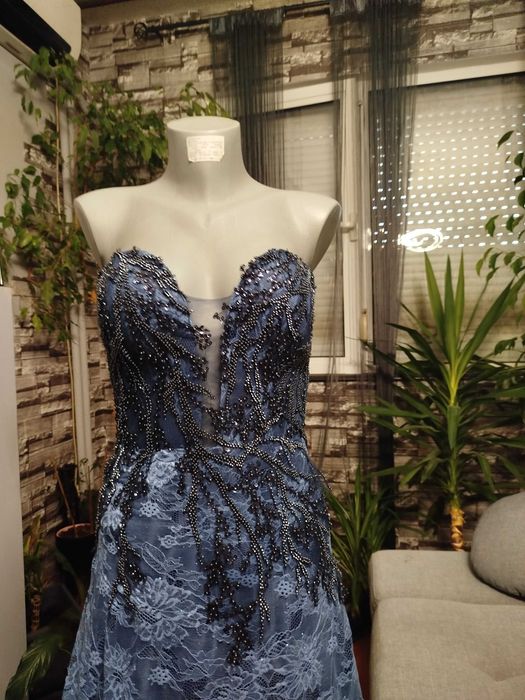 Продавам нова абитуриентска рокля