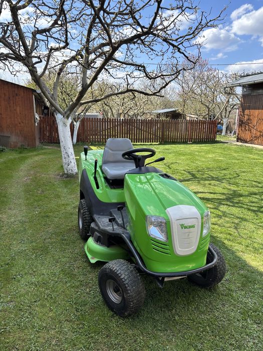 Tractoras de tuns iarba viking
