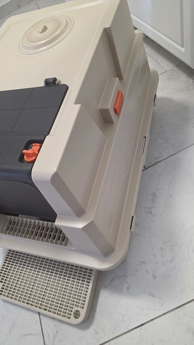 Litieră XL-XXL acoperită pentru pisici – Stare foarte bună