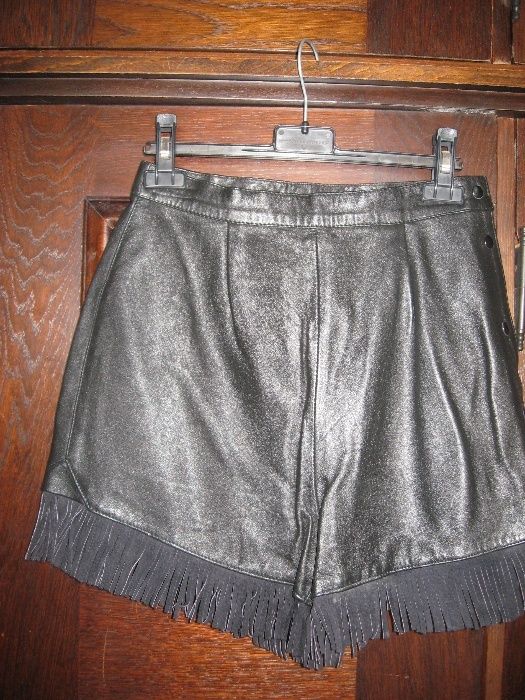 Fuste diferite modele si culori confectionate din piele naturala