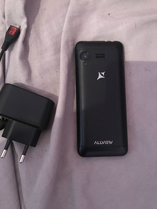 Telefon cu cifre mari la tastare