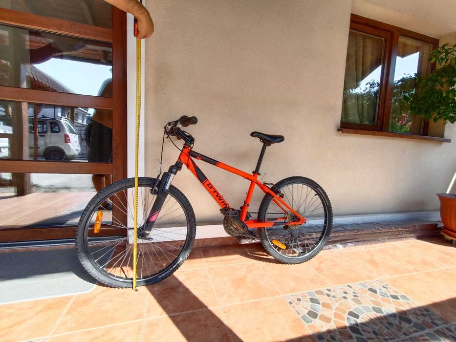 Vând bicicletă cu schimbător de viteze