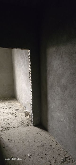 Kvartira sotiladi 81m3 kadastr hamma hujjati bor.