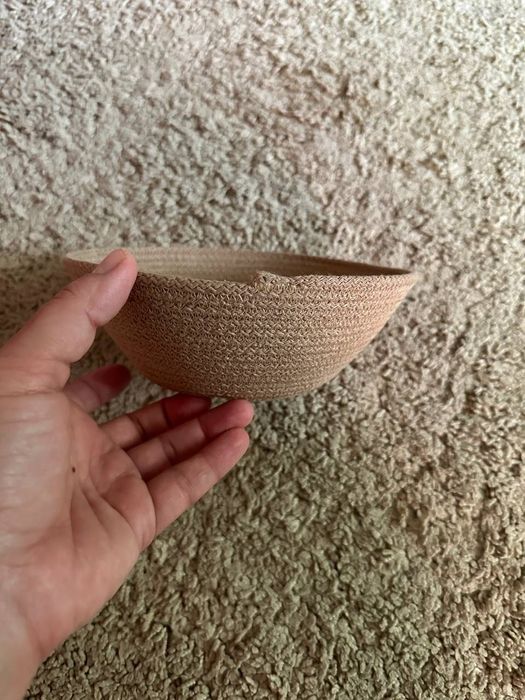 В наличии корзины из шнура, кольца для салфеток, держатель полотенец