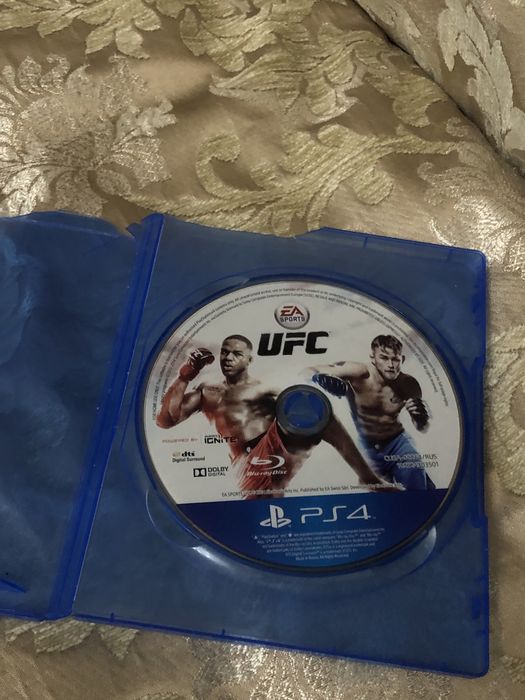 Диск playstation 4 gta 5 ufc1