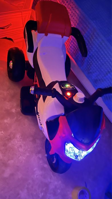 Детский электромобиль