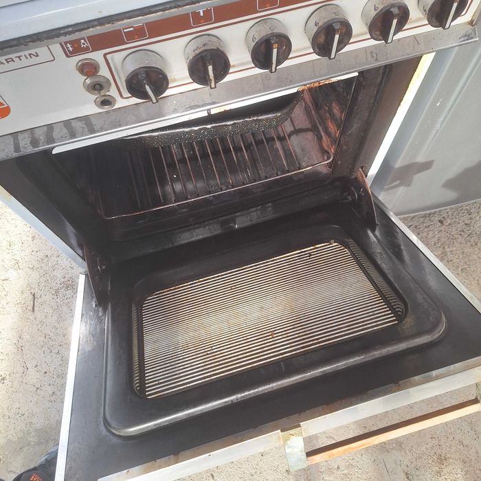 Продавам стари но качествени Хладилник, печка и пералня