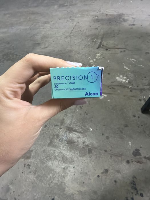 еднодневни силикон-хидрогелни контактни лещи Precision 1 от утвърдения производител Alcon.