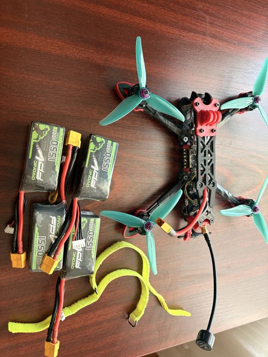 Drona FPV 5inch cu baterii si accesorii