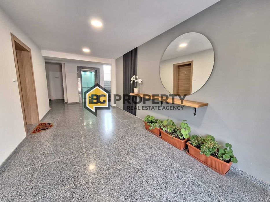 Двустаен апартамент с двор в кв. Виница