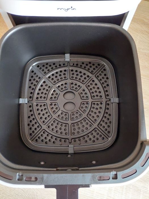 Air fryer - Friteuză cu aer cald 6,7 L, 1800 W – Ca nouă