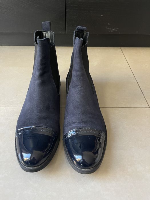 Дамски боти от естествен велур и лак